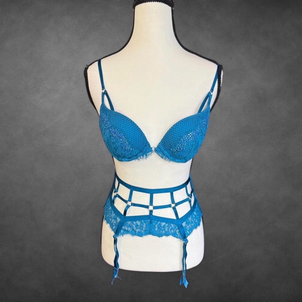 Victoria's Secret Very Sexy Blue Lace Push-Up Bra‎ with Strappy Garter Belt